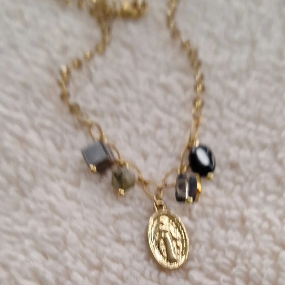 Chic Gold and Black Pendant Necklace - Picture 6 of 7